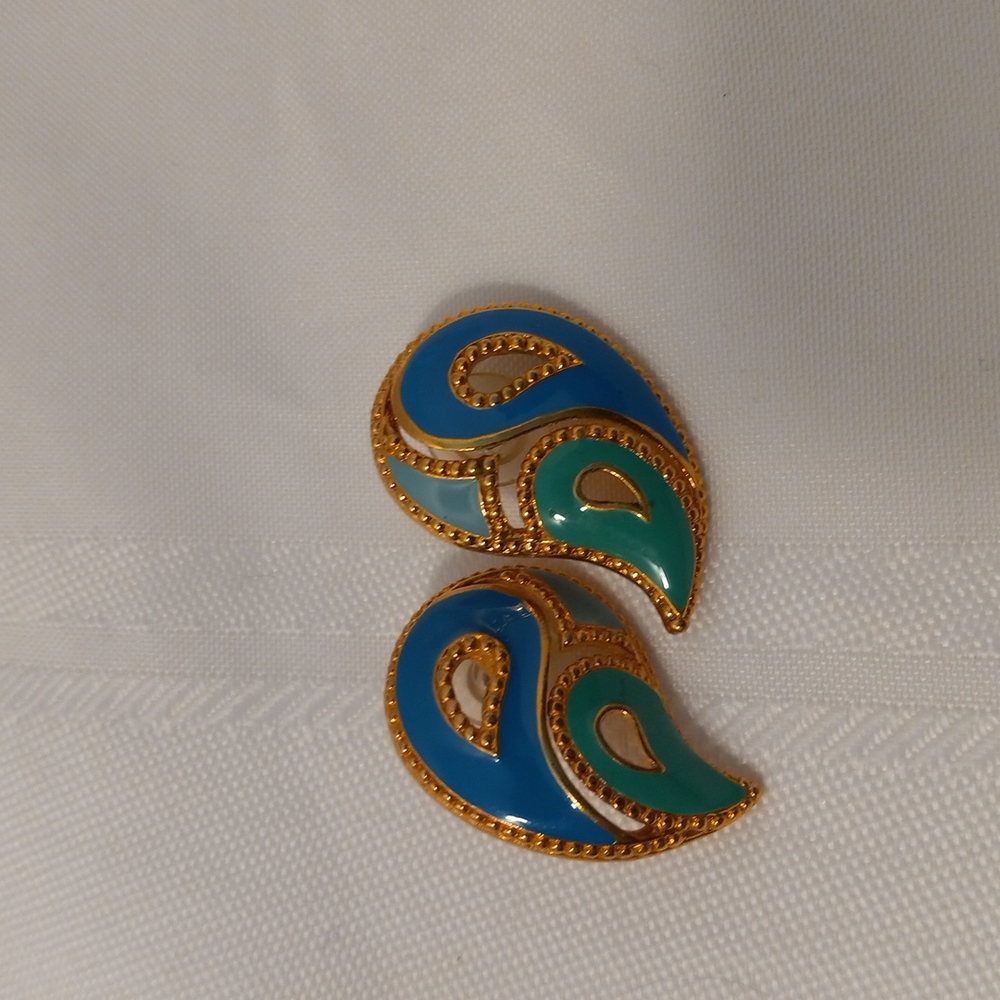 Paisley Style Gold Tone Earrings